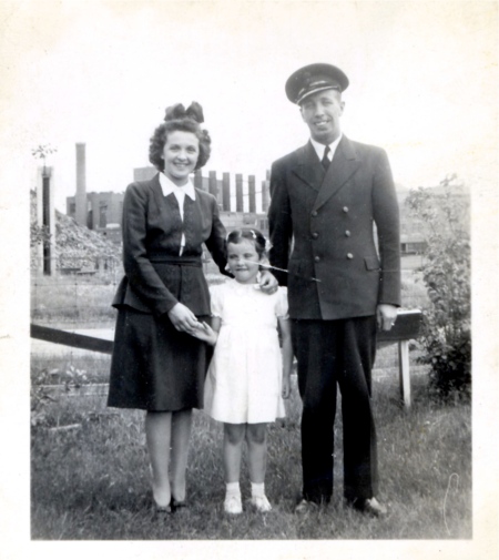 A young Jean Olscamp and her parents.