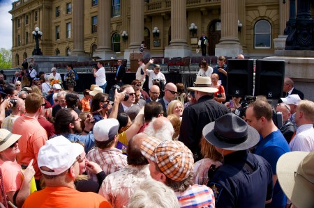 Rachel Notley greets a tall NDP supporter. Click to enlarge.